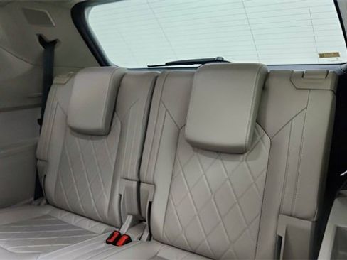 Used 2024 Volkswagen Atlas SEL Premium R-Line image 31