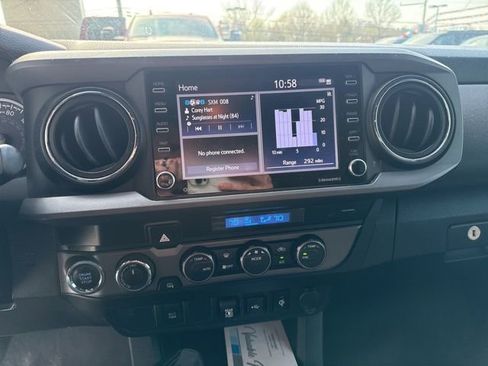 Used 2021 Toyota Tacoma TRD Off-Road image 4