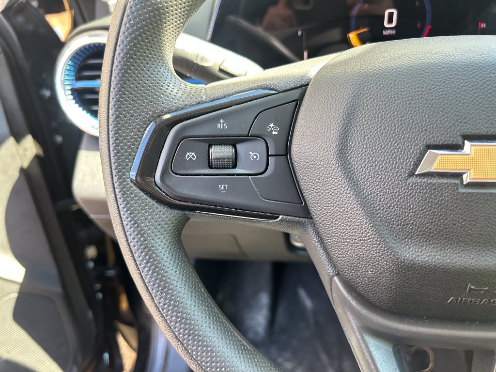Used 2025 Chevrolet Trax LT FWD image 21