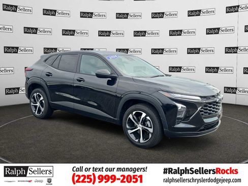 Used 2024 Chevrolet Trax RS w/ Driver Confidence Package FWD image 1
