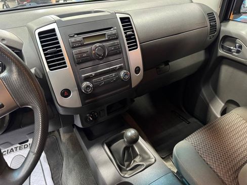 Used 2009 Nissan Frontier SE w/ SE Value Truck Pkg AWD/4WD image 18