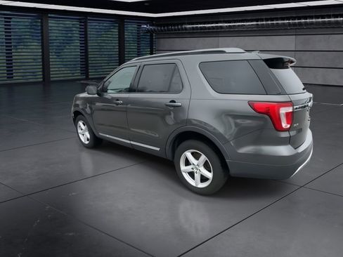 Used 2017 Ford Explorer XLT w/ Equipment Group 201A image 6