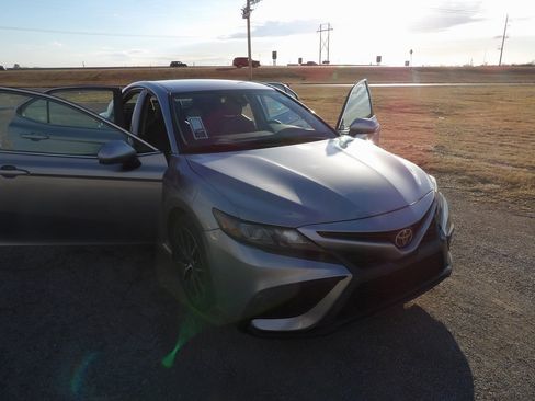 Used 2021 Toyota Camry SE image 25