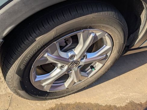 Used 2025 Honda HR-V LX image 17