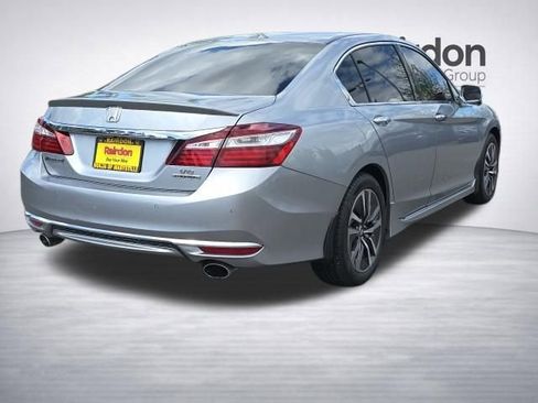 Used 2017 Honda Accord Touring image 7
