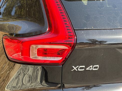 New 2025 Volvo XC40 B5 Core w/ Protection Package Premier image 7