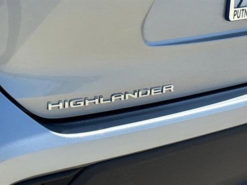 Used 2023 Toyota Highlander LE FWD image 32