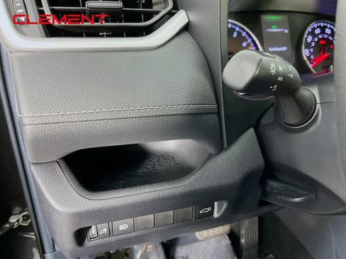 Used 2019 Toyota RAV4 XLE w/ Convenience Package FWD image 13