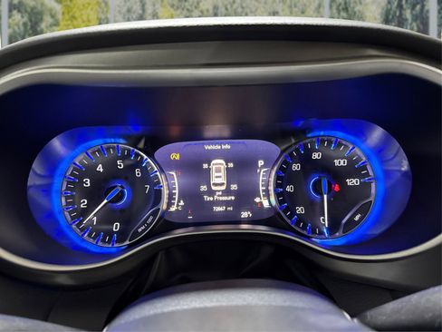 Used 2022 Chrysler Pacifica Touring-L FWD image 17
