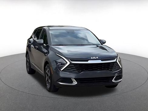 Used 2024 Kia Sportage LX image 3