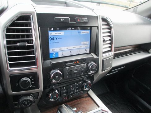 Used 2016 Ford F150 Lariat image 26