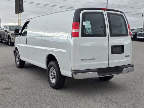 Used 2023 GMC Savana 2500 w/ Driver Convenience Package image 5