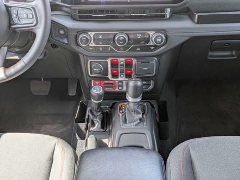 Used 2024 Jeep Gladiator Rubicon w/ Steel Bumper Group AWD/4WD image 18