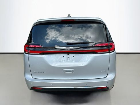 New 2026 Chrysler Pacifica Select image 7