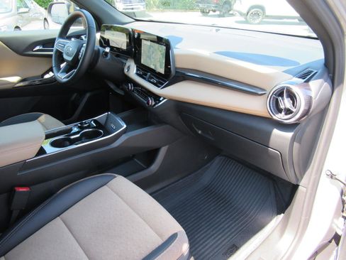 Used 2025 Chevrolet Equinox ACTIV w/ Safety and Technology Package image 12