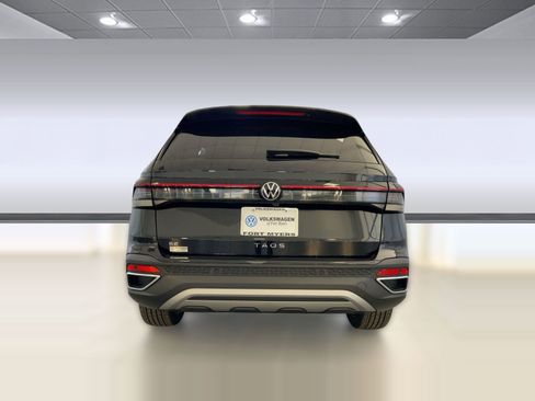 New 2026 Volkswagen Taos SE image 10