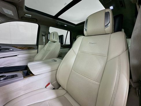 Used 2022 Cadillac Escalade Premium Luxury Platinum AWD/4WD image 27