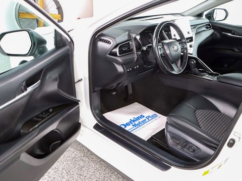 Used 2024 Toyota Camry SE w/ Blackout Package (TMS) image 3