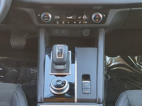 Used 2023 Mitsubishi Outlander SE image 18