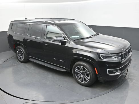 Used 2024 Jeep Wagoneer L Series II RWD image 31