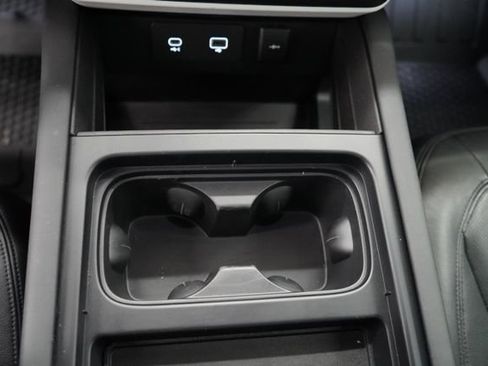 Used 2024 Land Rover Defender 110 S image 28