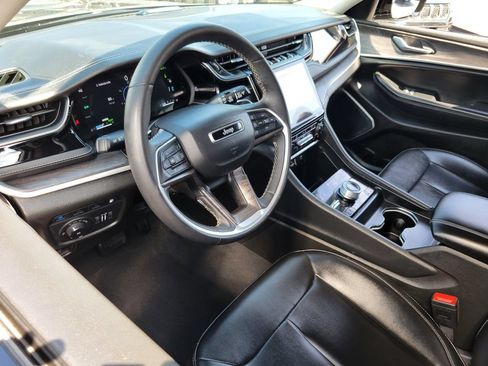 Used 2023 Jeep Grand Cherokee 4WD 4xe image 3