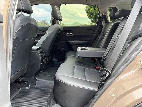 Used 2024 Nissan Rogue SV w/ SV Premium Package AWD/4WD image 12