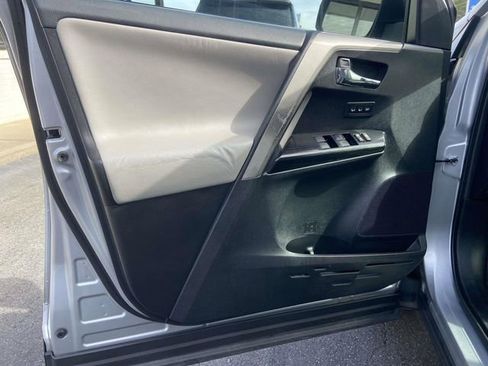 Used 2016 Toyota RAV4 Limited image 16