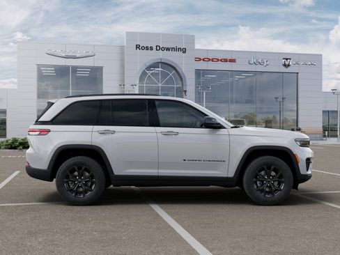 New 2025 Jeep Grand Cherokee Altitude image 21
