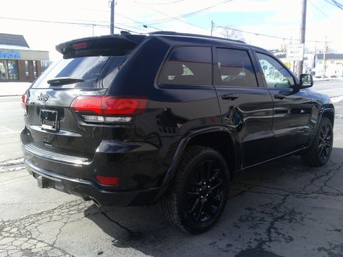 Used 2017 Jeep Grand Cherokee Altitude image 5