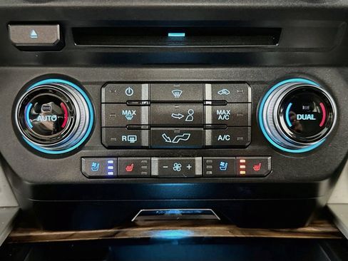 Used 2018 Ford F150 Lariat w/ Equipment Group 502A Luxury AWD/4WD image 21
