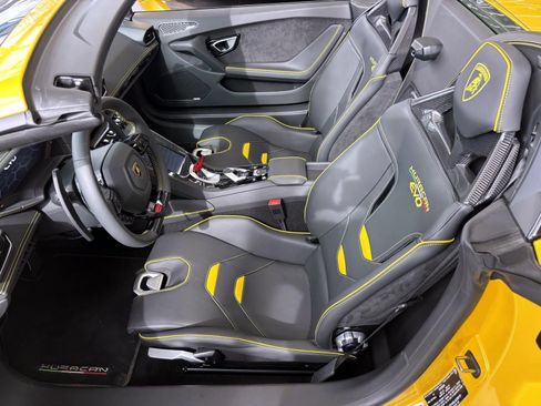 Used 2024 Lamborghini Huracan EVO image 22