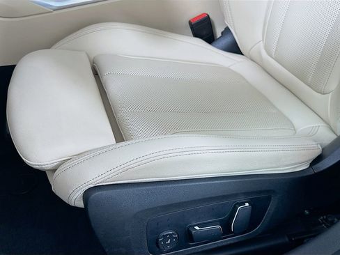 Used 2025 BMW 330i Sedan w/ Convenience Package image 20