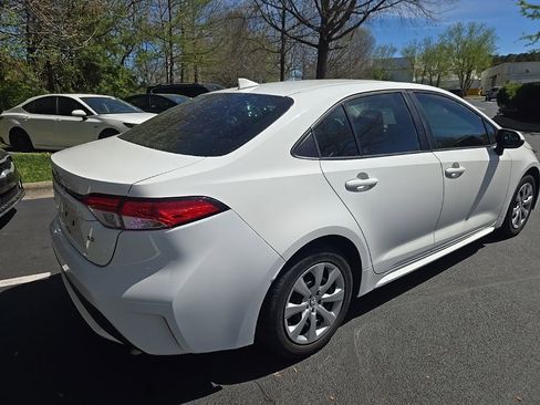 Used 2021 Toyota Corolla LE image 9