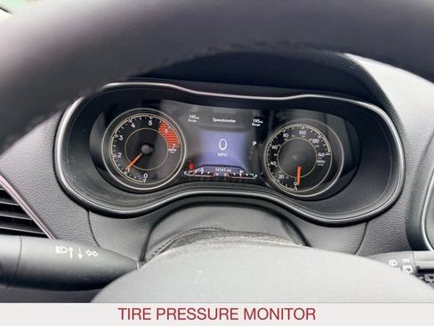 Certified 2022 Jeep Cherokee Latitude Lux w/ Sun & Sound Group AWD/4WD image 12