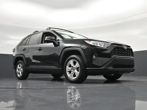 Used 2020 Toyota RAV4 XLE w/ Convenience Package FWD image 32
