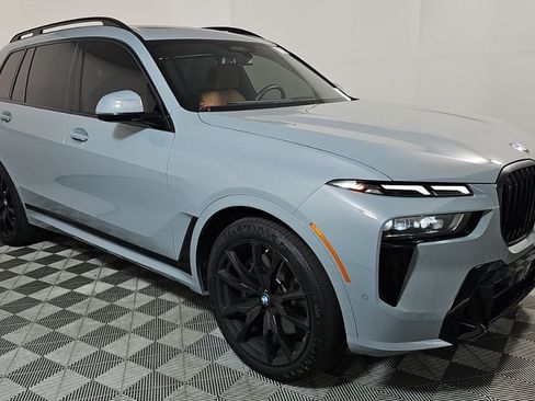 Used 2026 BMW X7 xDrive40i w/ M Sport Package AWD/4WD image 3