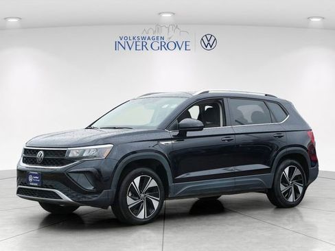 Certified 2024 Volkswagen Taos SE AWD/4WD image 3