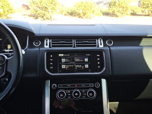 Used 2016 Land Rover Range Rover HSE image 25