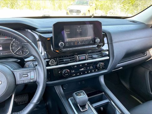 Used 2024 Nissan Pathfinder SV AWD/4WD image 18