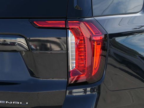 Used 2023 GMC Yukon Denali Ultimate image 5