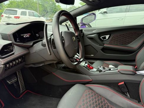 Used 2022 Lamborghini Huracan EVO RWD image 4