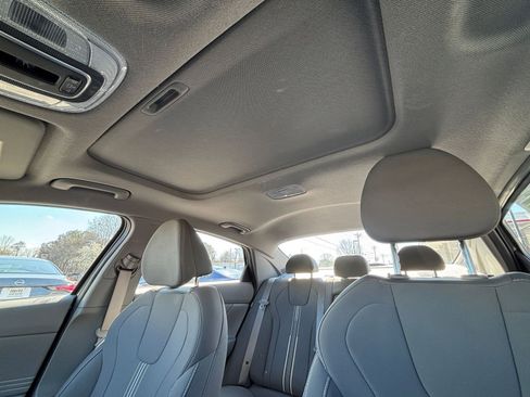 Used 2025 Hyundai Elantra SEL image 30