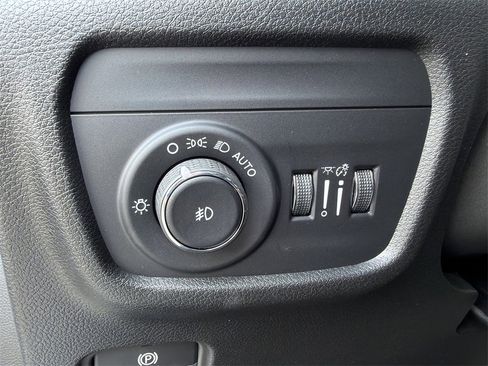 New 2025 Jeep Grand Cherokee Limited w/ Black Appearance Package image 18