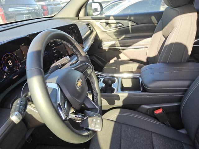 Used 2026 Chevrolet Traverse LT FWD image 3