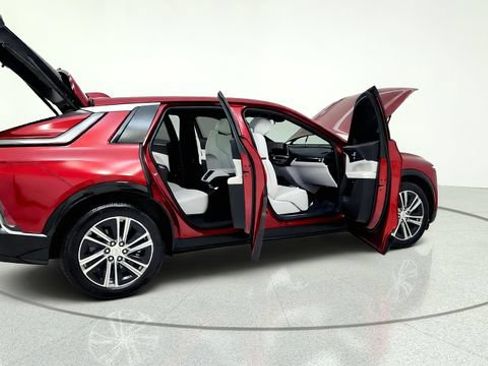 Used 2024 Cadillac Lyriq Luxury AWD/4WD image 19