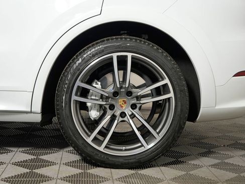 Certified 2023 Porsche Cayenne Turbo AWD/4WD image 14