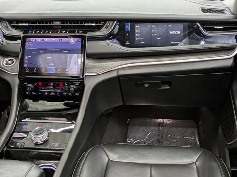 Used 2023 Jeep Grand Cherokee 4WD 4xe image 6