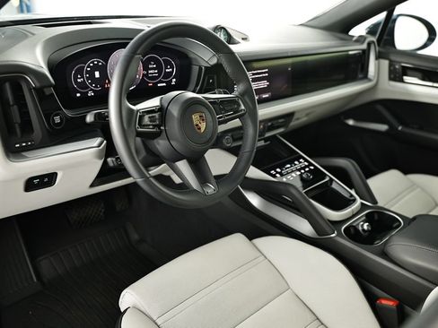Certified 2025 Porsche Cayenne Coupe AWD/4WD image 4