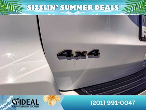 Used 2019 Jeep Grand Cherokee Laredo AWD/4WD image 42